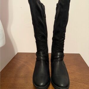 Sleek Black Knee Boots